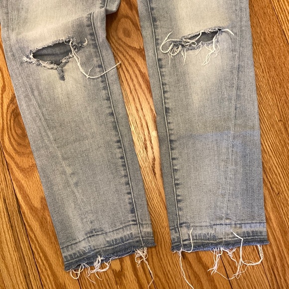 Gap | Girlfriend Jean Distressed Frayed Hem | Size 27 - Picture 5 of 6
